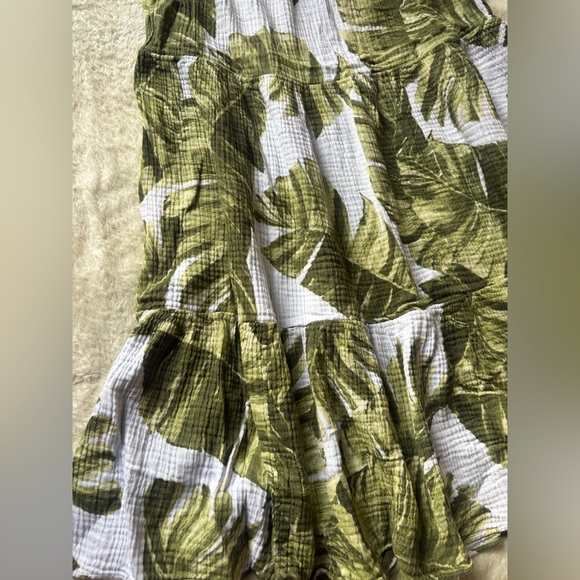 “H&M Green Tropical Leaf Print Tiered Summer Dress - Picture 3 of 6